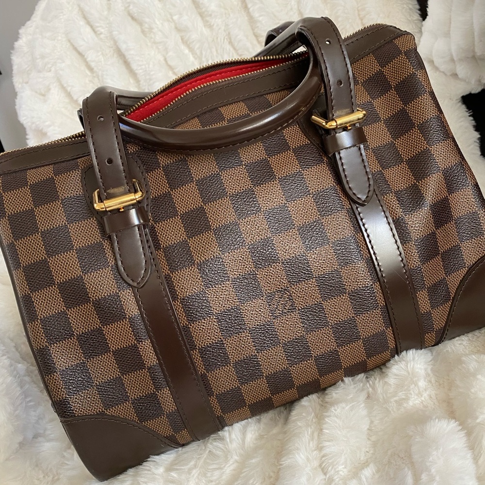 Discontinued Louis Vuitton Damier Ebene Berkeley Bag 
— a timeless classic - Picture 6 of 13